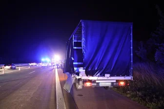 A4 bei Hainichen: 58-Jähriger schwer verletzt nach Kollision zweier Transporter - 