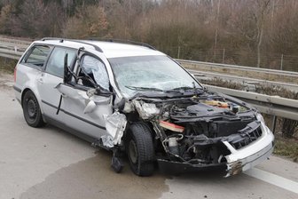 A4: Beifahrerin bei Unfall schwer verletzt - 