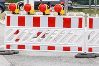 A4: Brückenreparatur führt zu Verkehrsbehinderungen - Reparaturarbeiten an der Übergangskonstruktion der "Lützelbachbrücke" über der A4 führen seit Montag zu Verkehrsbehinderungen.