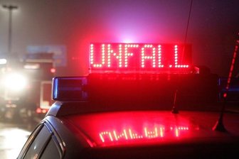 A4/Frankenberg: Wohnmobil kippt um - Fahrer verletzt -