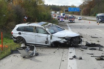 A4: Reifenplatzer verursacht schweren Unfall - 