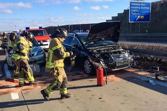 A72: Drei Unfälle - zehn Verletzte - Bei diesem Unfall nahe Stollberg-West wurden zwei Menschen verletzt.