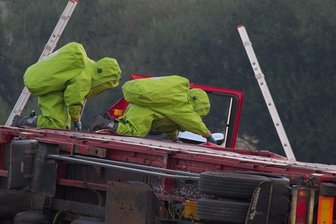 A72: Gefahrgut-Transport und Sattelzug umgekippt - 