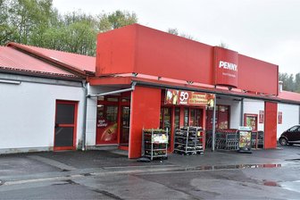 Ab Frühjahr: Penny in Adorf wird abgerissen und größer neu gebaut - Der Penny-Markt an der B 92 in Adorf soll abgerissen und durch einen größeren Neubau ersetzt werden.