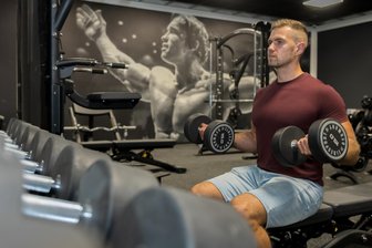 Ab Samstag wird in Auerbachs Nicolaipassage trainiert: Deshalb ist der Standort so lukrativ für diese Fitness-Kette - David Scholz ist Mitinhaber von „Fit-Inn“ in Auerbach.