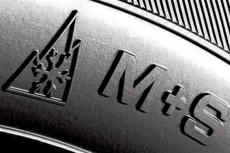 Ab sofort gelten neue Regeln zu Winterreifen: Was Autofahrer nun unbedingt wissen sollten - Die Regelung für Winterreifen ändert sich: Ab Oktober 2024 sind nur noch Pneus mit Alpine-Symbol erlaubt.