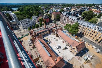 Abbruch und Neubau: Behält die alte Zwickauer Markthalle ihr Gesicht? - Die Markthalle aus der Vogelperspektive: Die offene Seite bekommt einen Neubau.