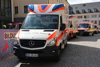 Abc-Einsatz an Schule im Erzgebirge: 28 Kinder und eine Lehrerin ins Erzgebirgsklinikum gebracht - 28 Schüler sowie eine Lehrerin kamen ins Krankenhaus.