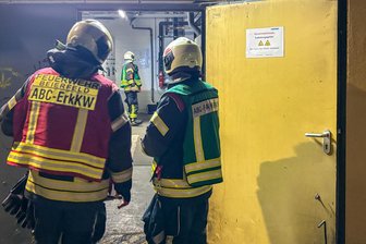 ABC-Einsatz in Schwarzenberger Supermarkt - In dem Schwarzenberger Supermarkt hatte die Feuerwehr spezielle Messgeräte dabei.