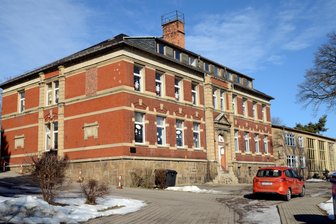 Abdichtung undicht: Was in einer Grundschule in Falkenstein saniert werden muss - Mängel sind durch eine undichte Wand in der Grundschule Dorfstadt entstanden.