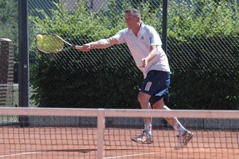 Abenteuer endet mit klarer Niederlage - Bernhard Wieden, der unter anderem im Doppel mit Frank Gudde antrat, blieb wie seine Mitstreiter ohne Matchgewinn.