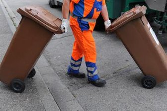 Abfallentsorgung: Behälter werden am Samstag geleert -
