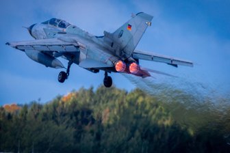 Abfangjäger donnern über dem Vogtland und Zwickau am Freitag: Bundeswehr erklärt Bedeutung der Kampfjet-Flüge - Unter anderem sind Tornado Kampfflugzeuge über dem Zwickauer Himmel zu sehen gewesen.