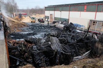 Abgebranntes Lager in Mylau: Polizei ermittelt gegen Brandstifter -
