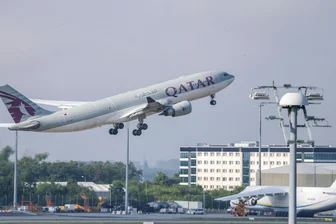 Abgelehnte Asylbewerber: Rückkehrprämie für Ausreisepflichtige verschoben - Für Abschiebungen arbeiten die Behörden mit Fluggesellschaften wie Qatar Airways zusammen, die von Leipzig aus unter anderem Afghanen in ihre Heimat zurückbringen.