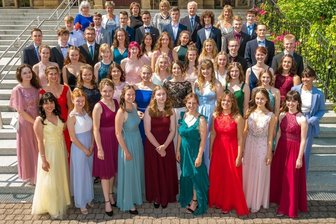 Abitur 2021: Marienberger Gymnasiasten präsentieren sich festlich -