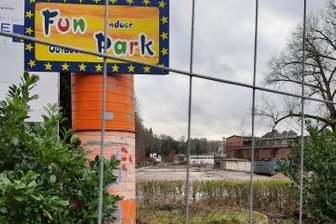 Abriss am Funpark in Glauchau wird teurer - Von Fun-Park ist bis auf das Schild nicht mehr übrig.