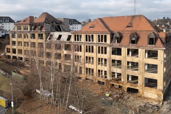 Abriss eines Mahnmals der Plauener Industriekultur: Hier geschah im Ersten Weltkrieg das schwerste Unglück in der deutschen Rüstungsindustrie - Die Ruine der ehemaligen Kartuschieranstalt wird derzeit abgerissen.