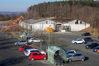 Abrissarbeiten in Weischlitz nahe dem Globus-Markt: Das steckt dahinter - Ehemaliges Kartoffellager nahe dem Globus-Markt in Weischlitz: Die Abrissarbeiten haben begonnen.