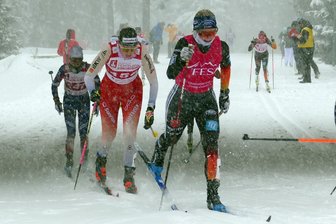 Absage: Continentalcup der Skilangläufer im Erzgebirge findet nicht statt - Anna-Maria Dietze (vorn) aus Seiffen belegte im Januar 2025 beim Continentalcup in Oberwiesenthal Platz 5 über 20 Kilometer klassisch. 2026 fallen die Wettkämpfe aus.