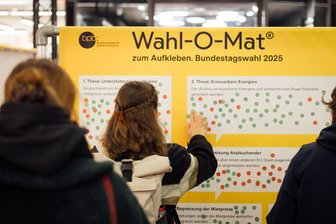 Absage für den Live-Wahl-O-Mat am 14. Februar in Freiberg - Der Auftakt der Wahl-O-Mat-Tour der Landeszentrale für politische Bildung fand am 7. Februar in der Centrum Galerie in Dresden statt.