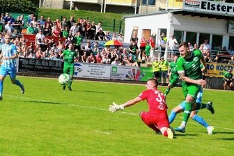 Absage lässt Merkur mit zwei Niederlagen in Winterpause gehen - Ohne Frage das Spiel des Jahres für Merkur Oelsnitz, als man im Sachsenpokal vor über 1000 Zuschauern mit 0:8 gegen den Chemnitzer FC verlor. Hier vergab Manuel Strobel die Chance zur Führung.