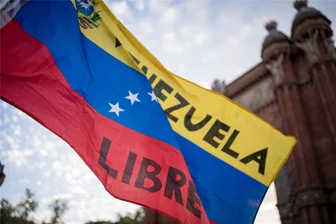 Abschiebung aus dem Vogtland nach Venezuela sorgt für Kritik - Das Foto entstand bei einem der aktuell weltweit laufenden Proteste gegen die umstrittene Wiederwahl des autoritär regierenden Staatschefs Nicolás Maduro und dient der Illustration.