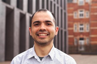 Abschiebungen nach Venezuela: „Als Flüchtling hat man sein ganzes Leben in einer Tasche“ - Reyner Danny Martinez Rodriguez aus Venezuela in Mittweida.