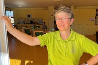 Abschied nach 41 Jahren: Wenn da nicht die Sache mit dem Herzen wäre - Wie oft in all den Jahren Beate Kessler das Fenster weit geöffnet hat, um die ersten warmen Sonnenstrahlen oder frische Luft ins Zimmer zu lassen, hat sie in mehr als 41 Dienstjahren nicht gezählt. 