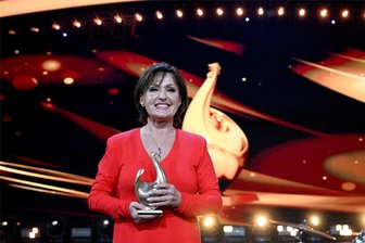 Abschied von der Bühne: Ute Freudenberg erhält Chemnitzer Biene - Ute Freudenberg wurde der Medienpreis „Goldene Henne“ verliehen. Jetzt erhielt sie die Chemnitzer Biene.