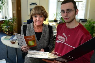 Abschied von der Bürgerakademie - Ursula Zenker und Mitarbeiter Florian Schönfeld in den Räumen der Bildungsakademie Mittweida.
