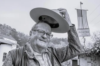 Abschied von Hermann Richter: Die Stimme aus Mittelsachsens Amerika ist verstummt - Abschied von Hermann Richter: Der frühere Biergartenwirt und wohl berühmteste Amerikaner Sachsens ist verstorben.