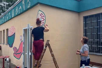Abschluss der Arbeiten an Freiberger Tafel: Bündnis hat alles wieder schön gemacht - Die Neugestaltung der Tafel in Freiberg ist nun abgeschlossen.