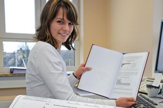 Abschluss gelingt mit abwärts zeigenden Zahlen - Stephanie Morgner (22) hat sich für die Stadtwerke Meerane an eine weit reichende Bevölkerungsprognose gewagt.
