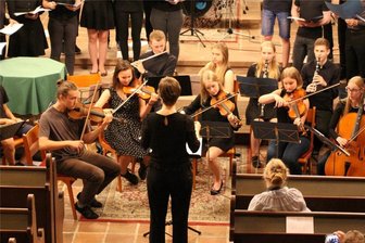 Abschlusskonzert der Schülerakademie in Waldenburg - Teilnehmende der Schülerakademie bei einem Abschlusskonzert.