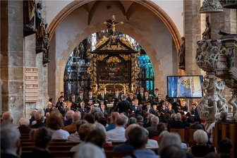 Abschlusskonzert der Silbermann-Tage: Klarer Gesang, deutliche Worte - Anhand der Werke von 15 Komponisten nahmen die Regensburger Domspatzen ihr Publikum im Freiberger Dom mit auf eine Reise durch die Jahrhunderte geistlicher Chormusik.