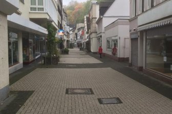 Abschwung West - Auch wenn es inzwischen etwas aufwärtsgeht - im nordrhein-westfälischen Altena könnten die Einkaufsstraßen mehr Leben vertragen.