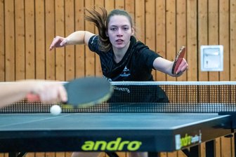 Absolut happy: Freiberger Tischtennisspielerinnen feiern ersten Oberliga-Sieg - Keine Nerven gezeigt: Alexandra Uhlig gewann das Spitzeneinzel gegen Biederitz mit 3:2 Sätzen und hatte großen Anteil am ersten Freiberger Sieg in der Oberliga Mitte.