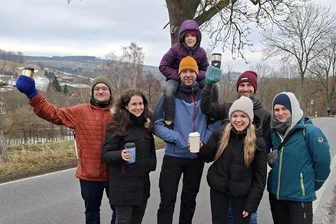 „Absolut Wahnsinn!“ - Erste Glühweinwanderung in Augustusburg begeistert Hunderte - Diese Wanderer aus Euba, Zschopau und Erdmannsdorf hatten Spaß bei der Glühweinwanderung.