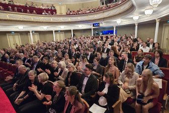 Absolventen verabschiedet – Plauener Hochschule startet mit zwei neuen Studiengängen ins nächste Semester - Feierliche Exmatrikulation am Montag im Vogtlandtheater.