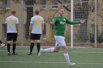 Abstauber und direkter Freistoß: Thalheimer Sachsenklasse-Fußballer mit Arbeitssieg gegen Freiberg - Ein direkt erzieltes Freistoßtor haben die Fans des SV Tanne zuletzt selten bejubeln dürfen. Tom Müller gelang dies gegen Freiberg drei Minuten vor Schluss.