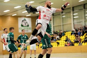 Absteiger gelingt perfekte Hinrunde - Plauens Jakub Sira machte gegen die HSG Freiberg II ein starkes Spiel als Kreisläufer und steuerte sechs Tore zum 43:29-Sieg bei.
