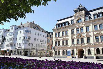 Abstieg von Erzgebirge Aue: Warum Hoteliers die Fußball-Mannschaften vermissen werden - Im Hotel Blauer Engel in Aue checkten zahlreiche Fußballmannschaften ein, die zu Gastspielen im Erzgebirge waren. Dem Haus bricht durch den Abstieg des FCE eine wichtige Einnahmequelle weg.