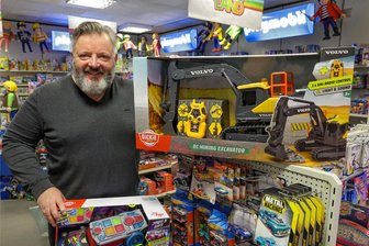 Abstimmung zum „Fachgeschäft des Jahres“: Warum das Team aus dem Spielzeug-Land in Glauchau ganz viel Geduld braucht - Inhaber René Heber vom Spielzeug-Land wartet auf die Auswertung der Umfrage.