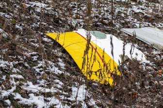 Absturz des DHL-Frachtflugzeuges in Vilnius: Weshalb hat die Boeing die Landebahn nicht erreicht? - Ein Trümmerteil des DHL-Frachtflugzeugs, das in Vilnius abgestürzt ist.