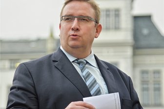 Abwahl des Oelsnitzer Oberbürgermeisters Mario Horn gescheitert - Mario Horn bleibt Oberbürgermeister im vogtländischen Oelsnitz. Ein angestrebtes Abwahlverfahren scheiterte am Mittwochabend im Stadtrat.