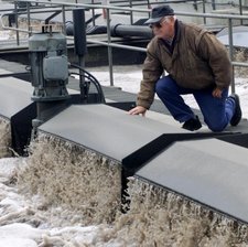 Abwasserpreise steigen - Die Abwasserverbände des Chemnitzer Umlandes denken über Preiserhöhungen nach. Am 22. Oktober tagt der Zweckverband Frohnbach, wozu die Kläranlage in Niederfrohna gehört (Foto).