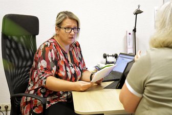 Abzocke, Verunsicherung und hohe Energiepreise: Womit der Verbraucherschutz in Glauchau konfrontiert wird - Arleen Becker von der Verbraucherzentrale berät ab sofort jeden ersten Mittwoch im Monat in Glauchau.