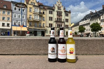 "Ach du meine Nase!" - Warum Limonaden mit Pittiplatsch und Co. in Mittweida in Schaufenstern stehen - Die kunterbunten Limonaden erobern die Innenstadt von Mittweida.
