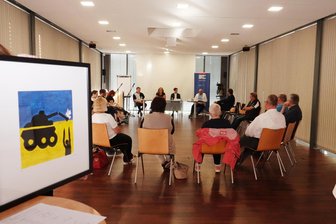 Acht Bildungsexperten aus der Ukraine in Zwickau zu Besuch - Wie bei dieser Podiumsdiskussion vor gut zwei Jahren geht es bei dem Besuch der Gäste aus Volodymyr um die Zukunft der Menschen.